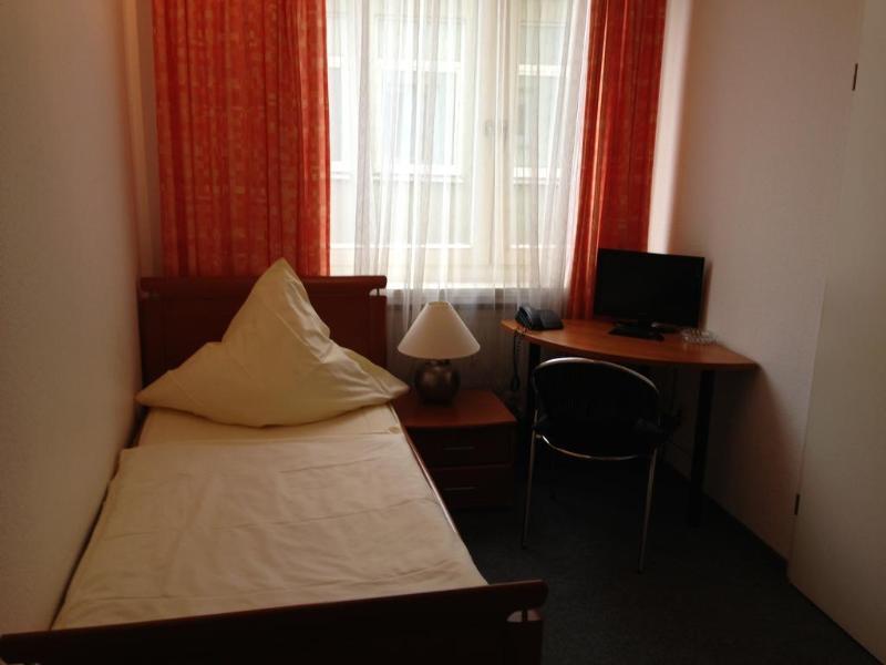 Hotel Schwarzer Baer Hannover Ngoại thất bức ảnh