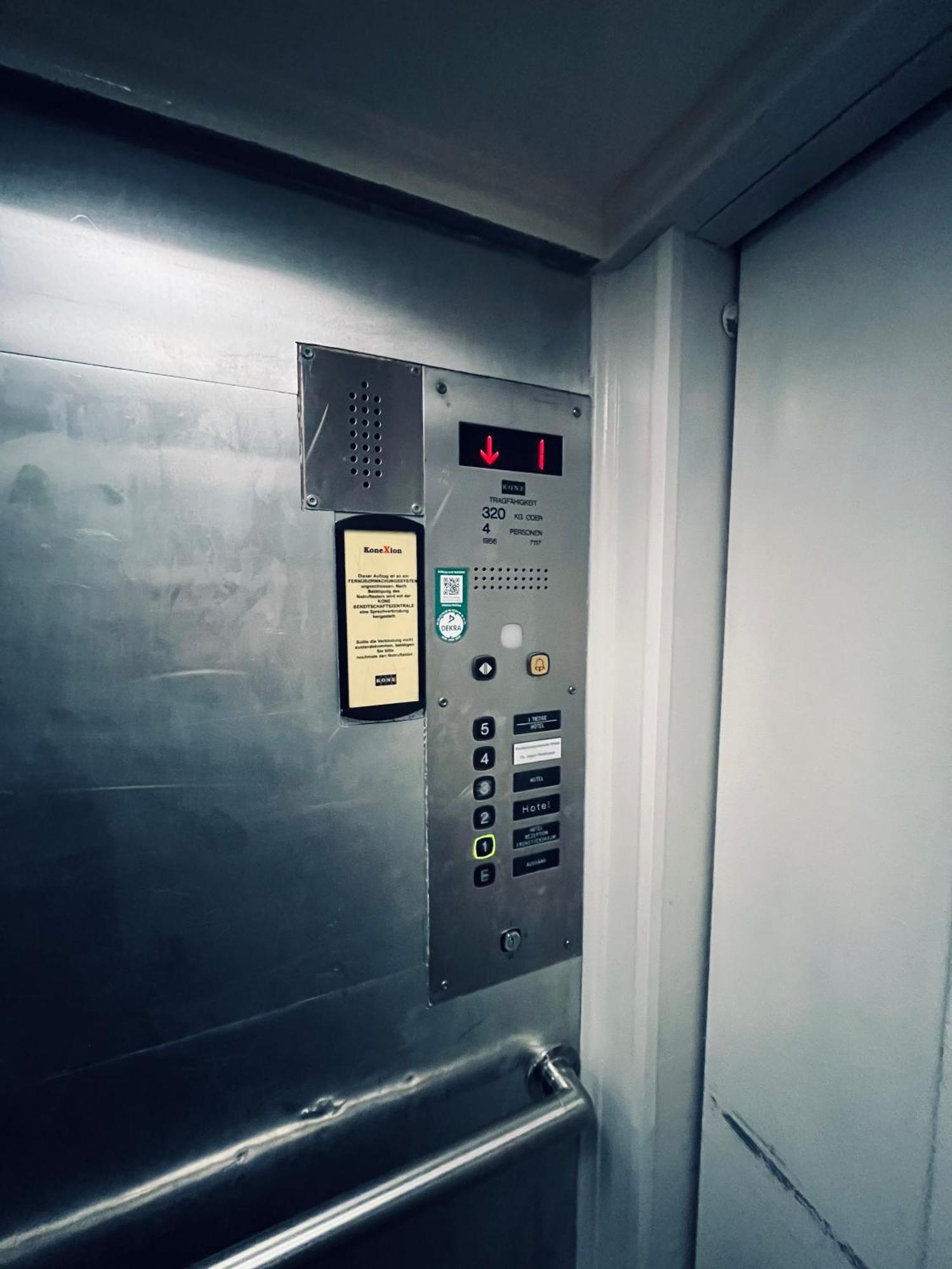 Hotel Schwarzer Baer Hannover Ngoại thất bức ảnh