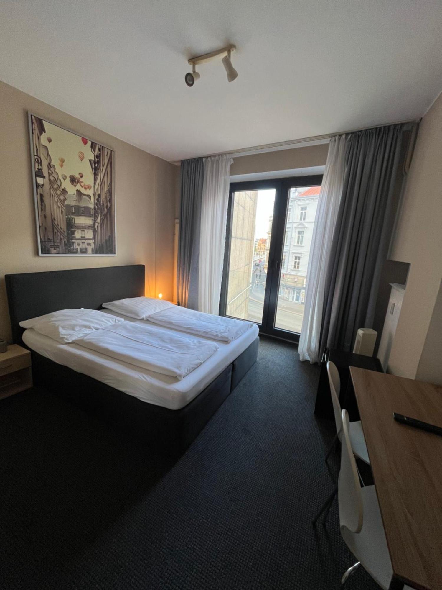 Hotel Schwarzer Baer Hannover Ngoại thất bức ảnh