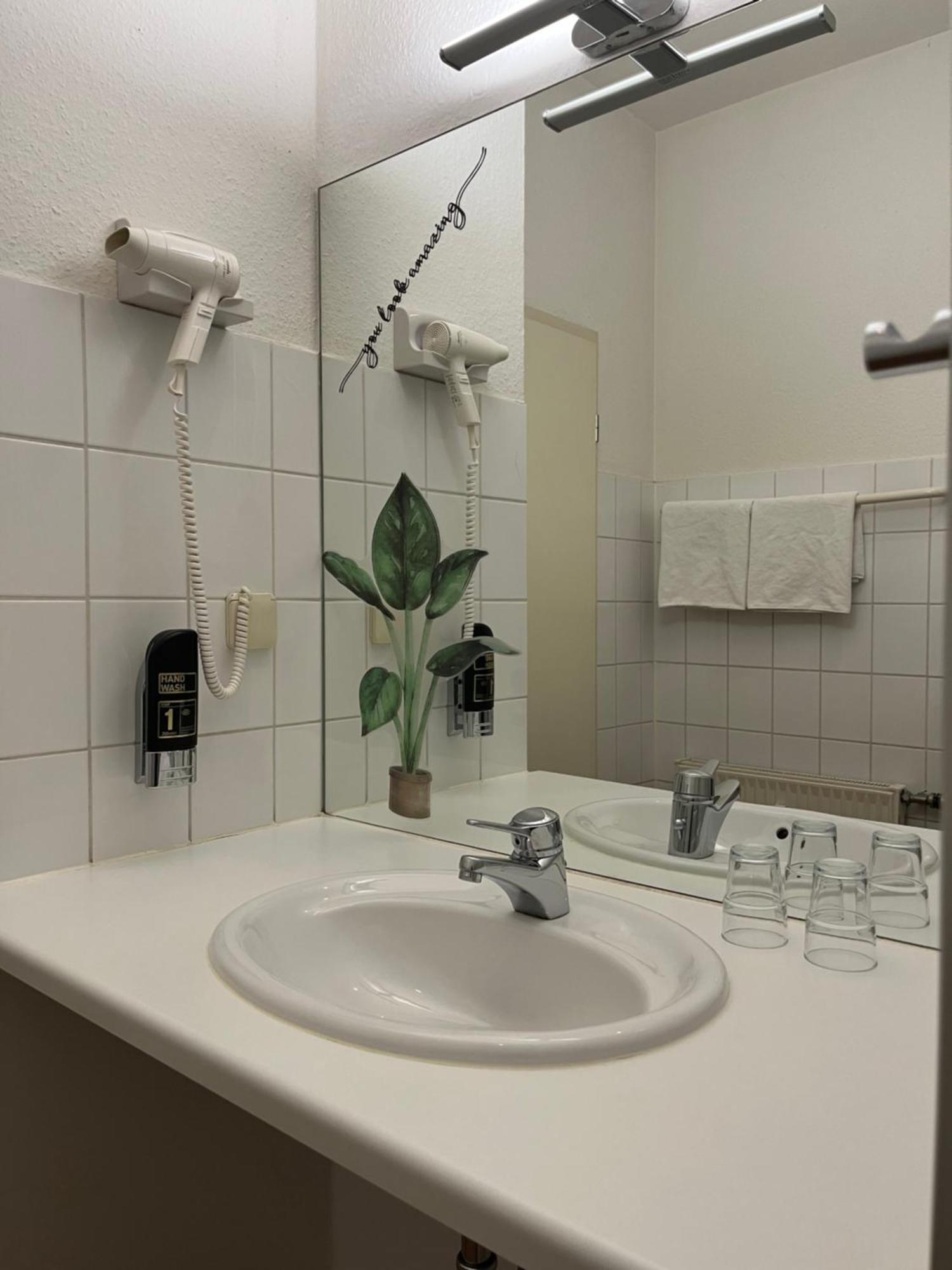 Hotel Schwarzer Baer Hannover Ngoại thất bức ảnh